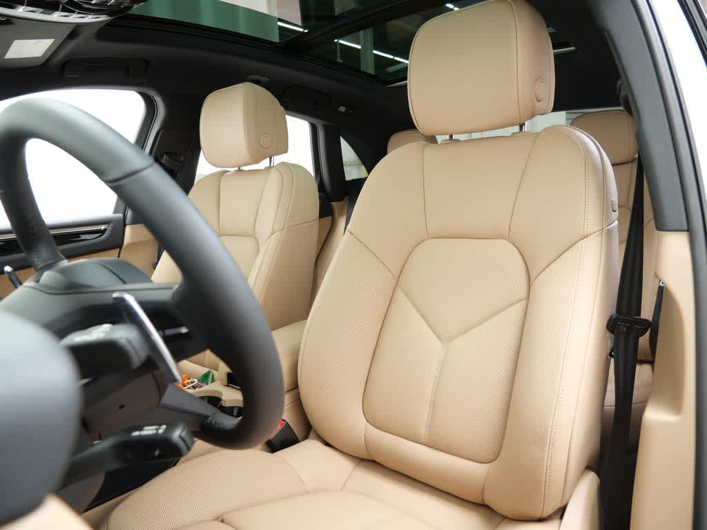 Thumbnail: 2026 Porsche Macan - 5