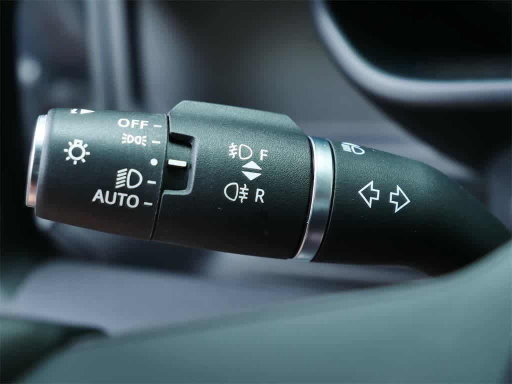 Thumbnail: 2023 Land Rover Defender - 19