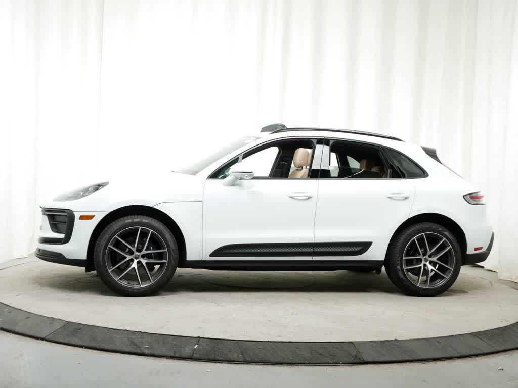 Thumbnail: 2025 Porsche Macan - 2