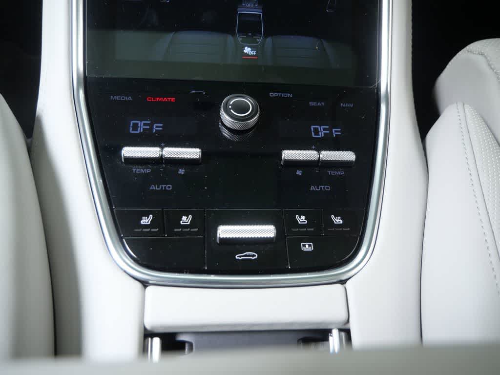 Thumbnail: 2017 Porsche Panamera - 17