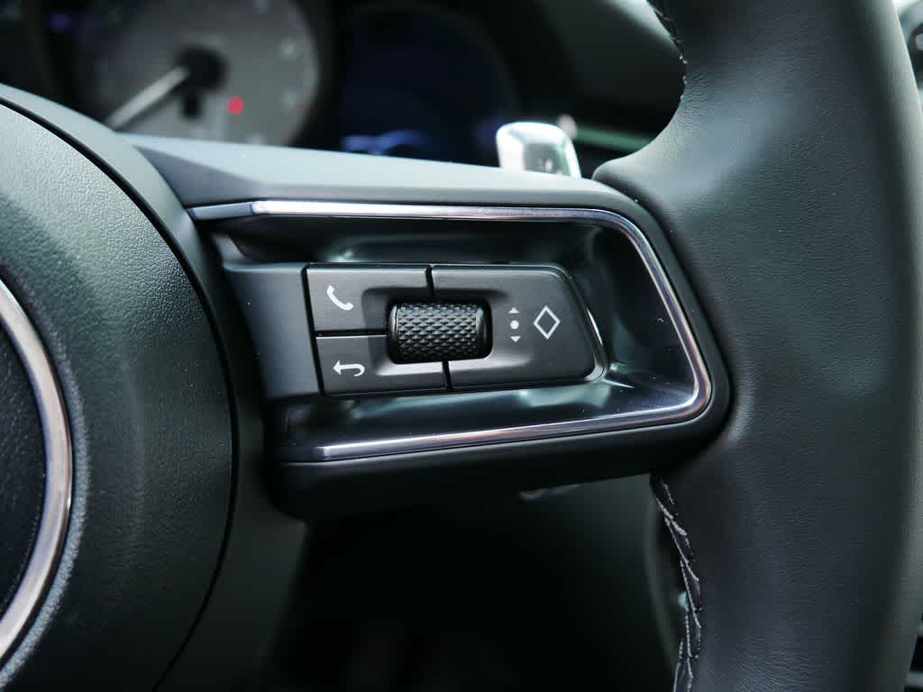 Thumbnail: 2026 Porsche Macan - 20