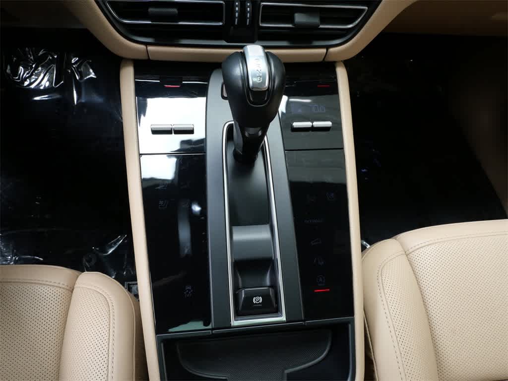 Thumbnail: 2024 Porsche Macan - 20