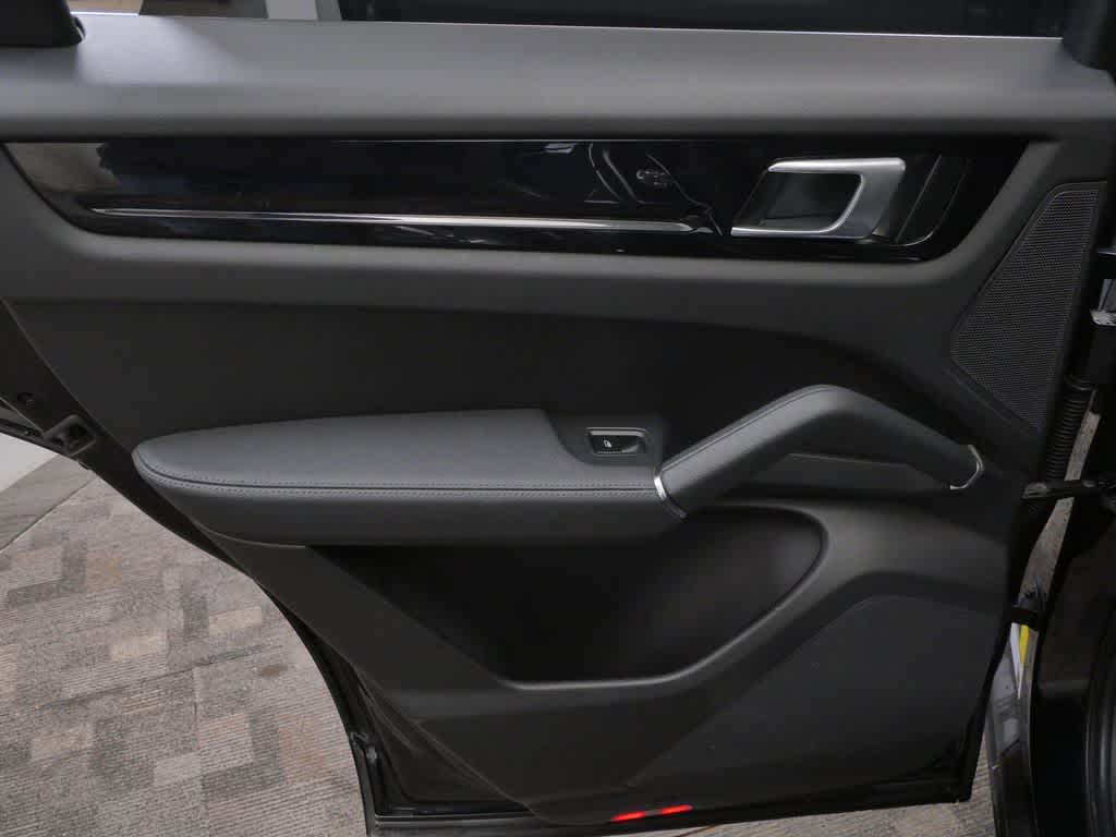Thumbnail: 2023 Porsche Cayenne - 13
