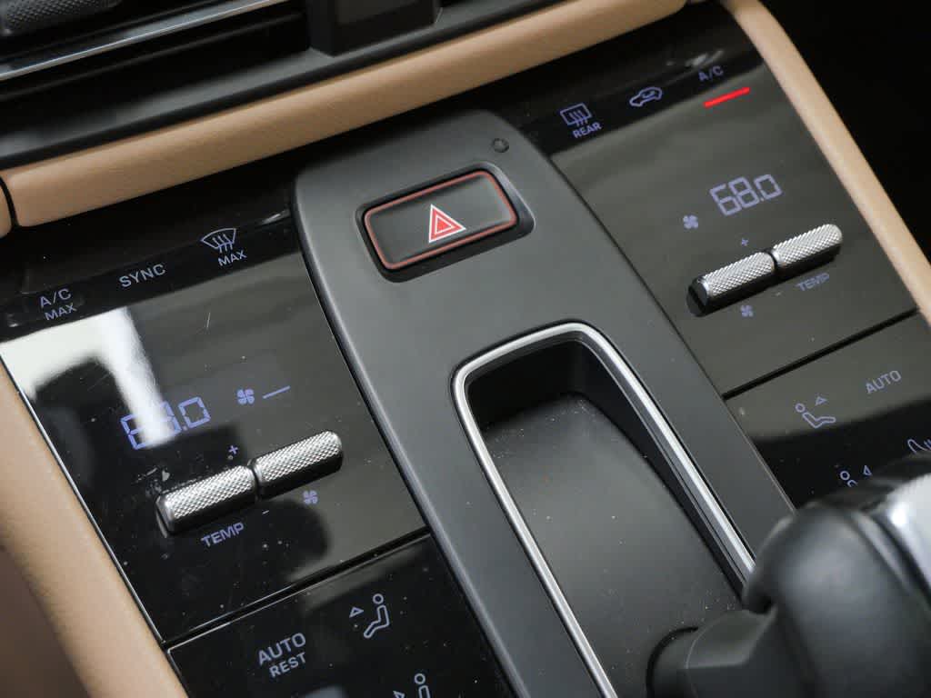 Thumbnail: 2023 Porsche Macan - 25