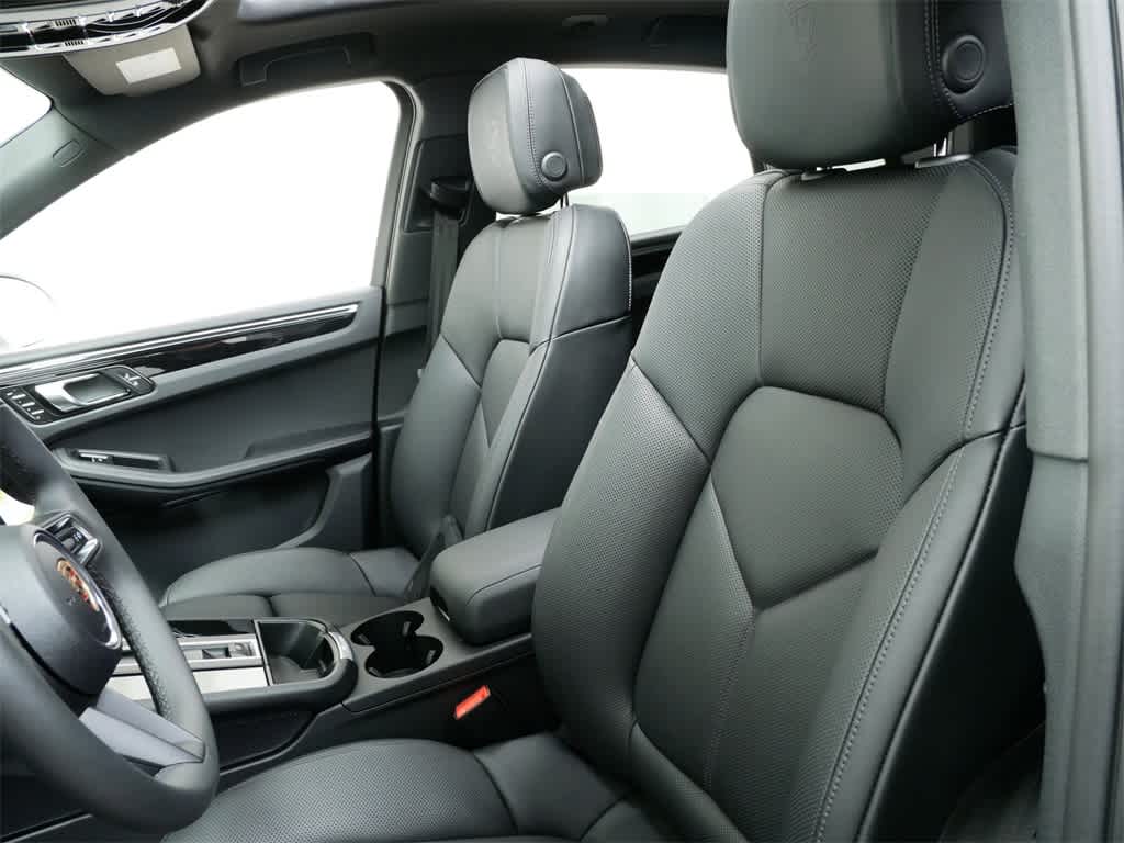 Thumbnail: 2025 Porsche Macan - 5