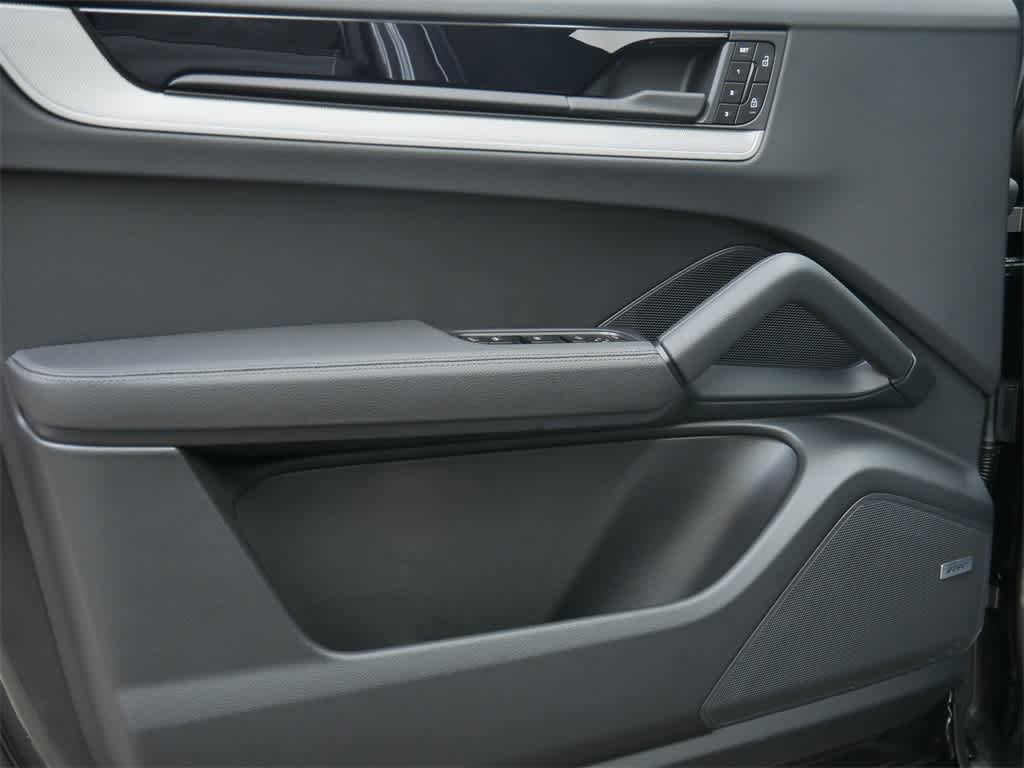 Thumbnail: 2026 Porsche Cayenne - 11