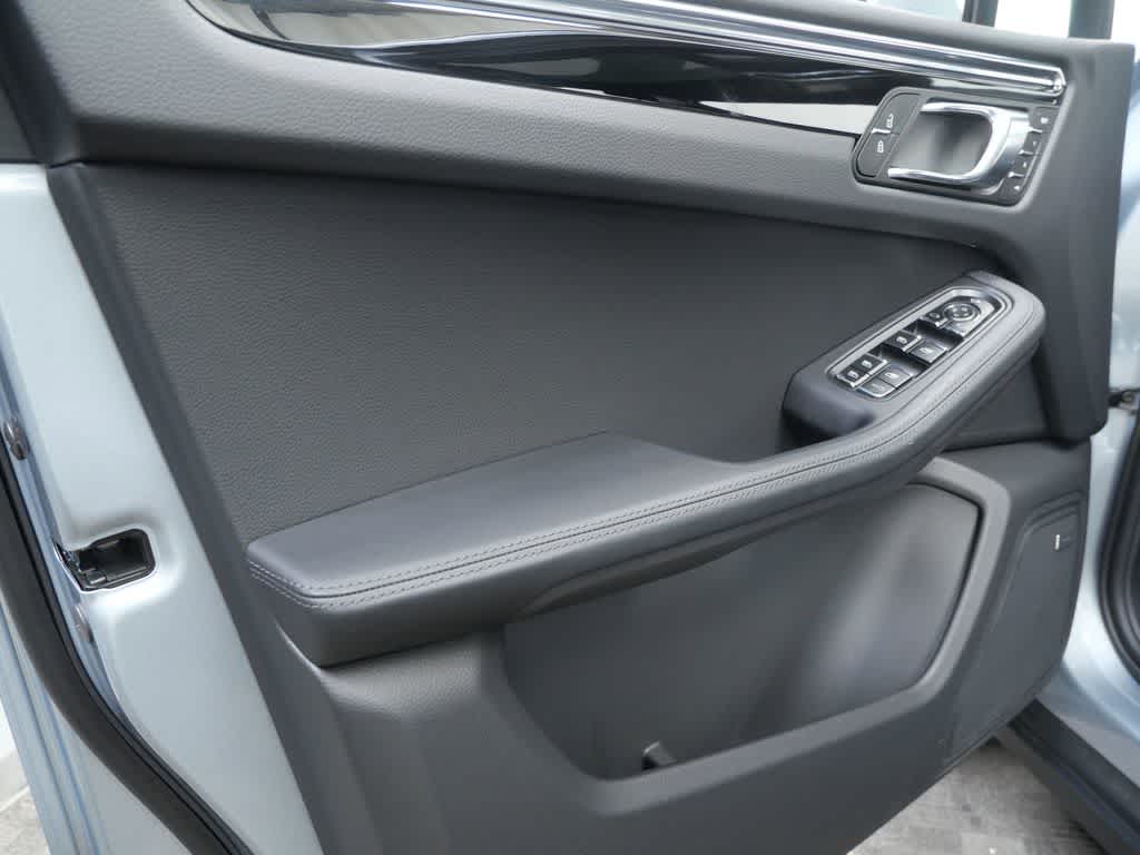 Thumbnail: 2026 Porsche Macan - 11