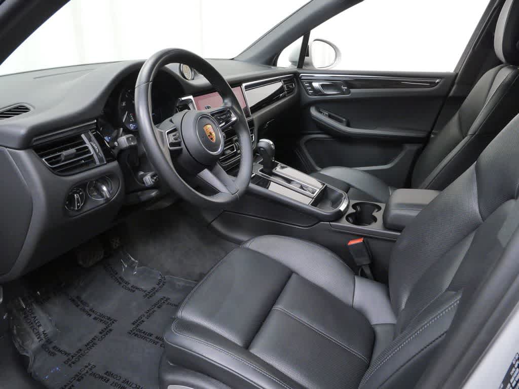 Thumbnail: 2023 Porsche Macan - 4