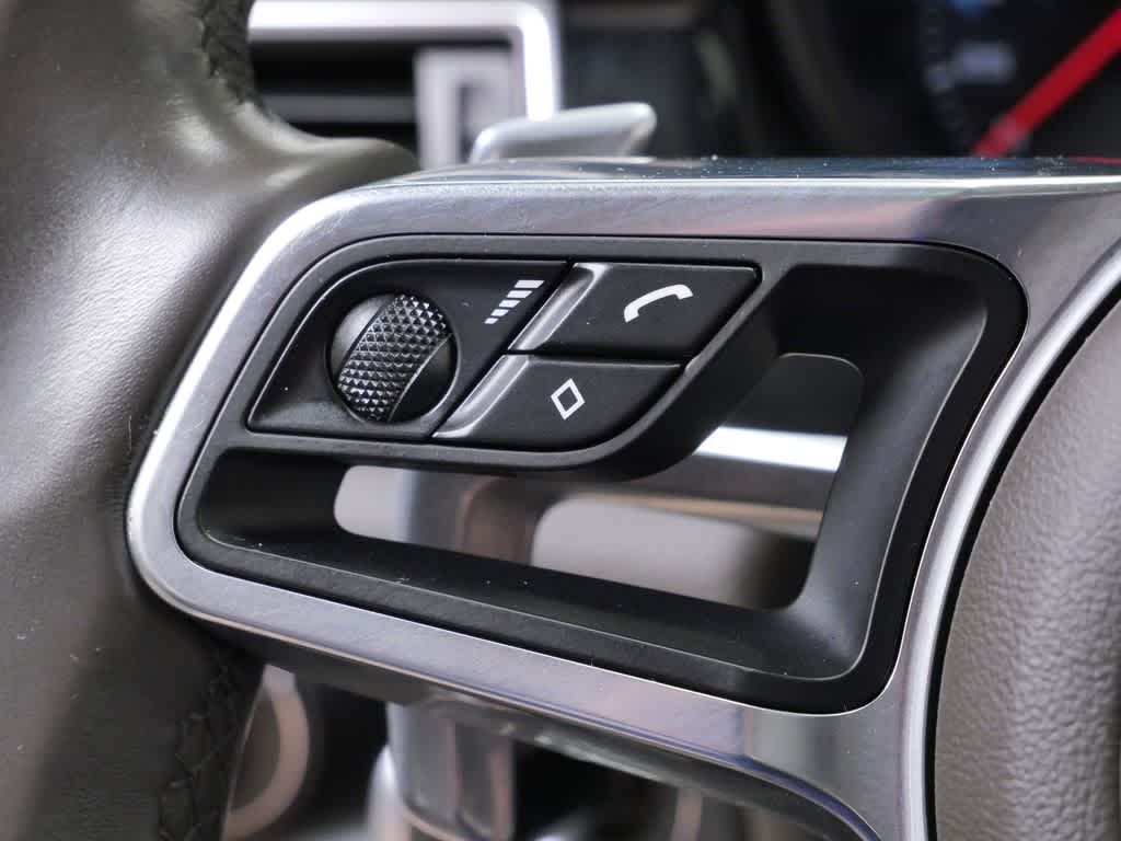 Thumbnail: 2018 Porsche Macan - 19