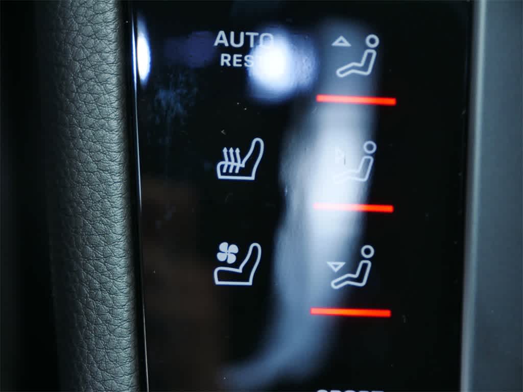 Thumbnail: 2026 Porsche Macan - 26