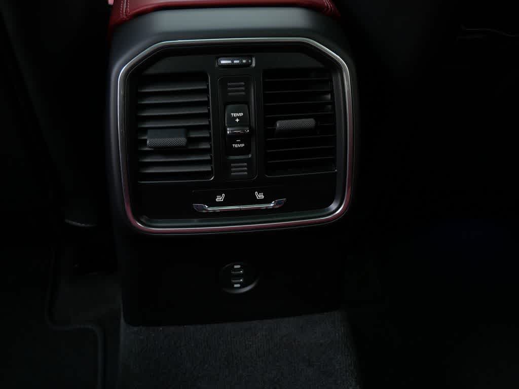 Thumbnail: 2025 Porsche Macan - 15