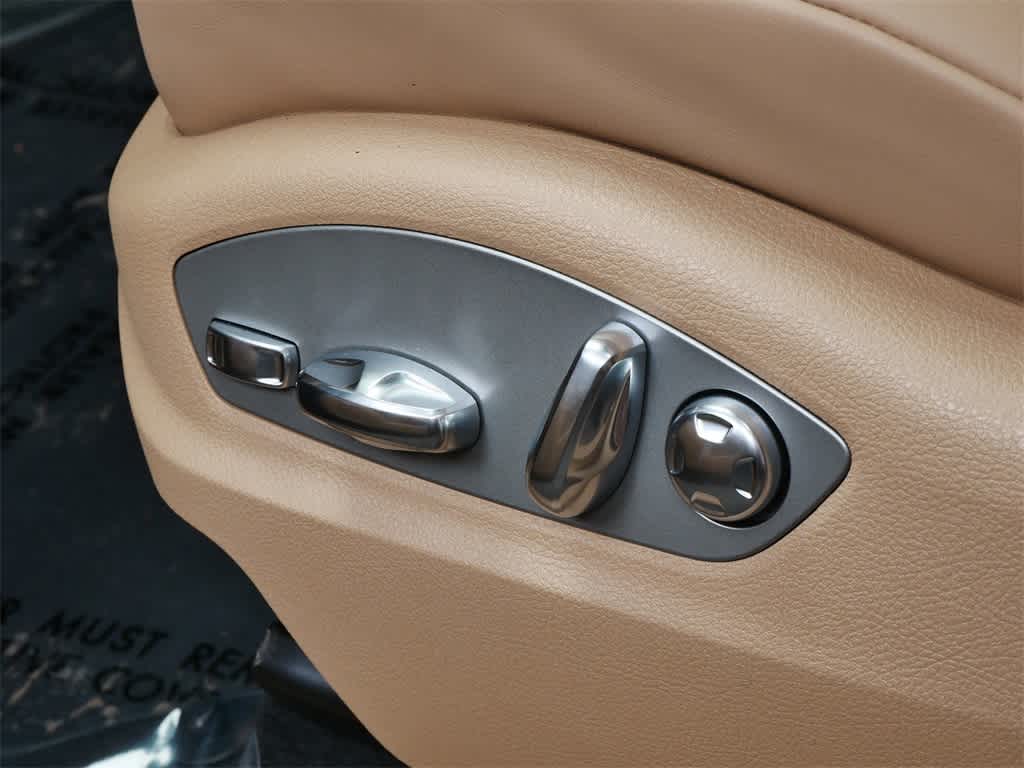 Thumbnail: 2025 Porsche Macan - 13