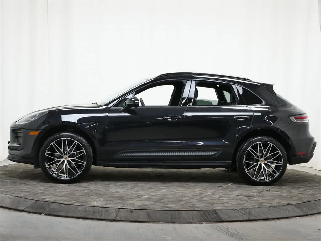 Thumbnail: 2025 Porsche Macan - 2
