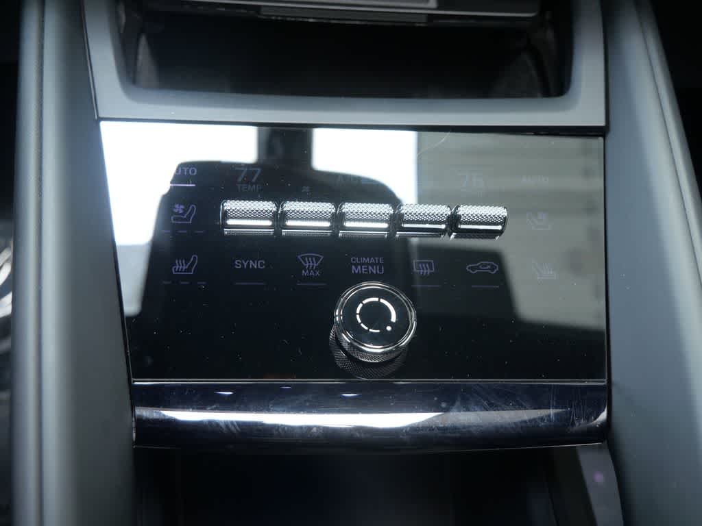 Thumbnail: 2025 Porsche Macan - 28