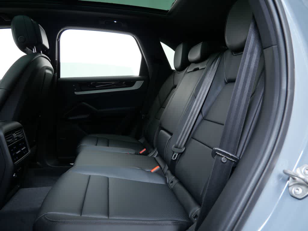 Thumbnail: 2026 Porsche Cayenne - 13