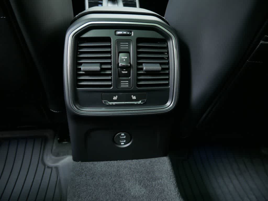 Thumbnail: 2025 Porsche Macan - 15