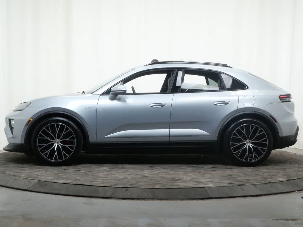 Thumbnail: 2025 Porsche Macan - 2