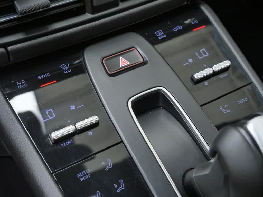 Thumbnail: 2024 Porsche Macan - 25
