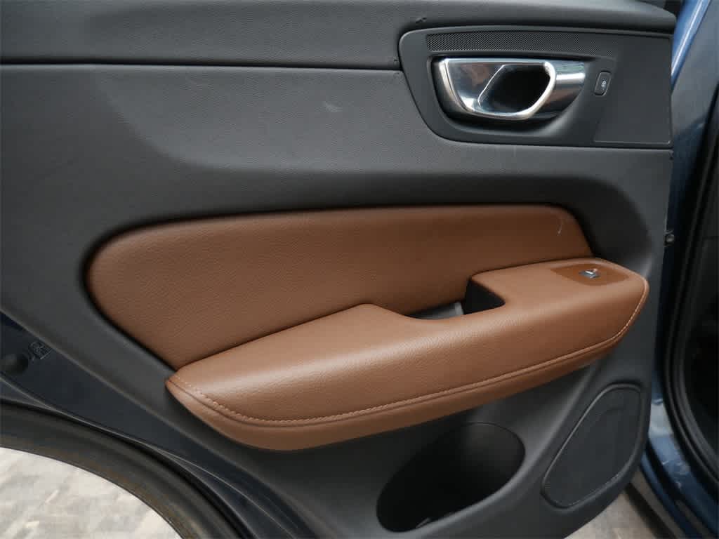 Thumbnail: 2018 Volvo XC60 - 13