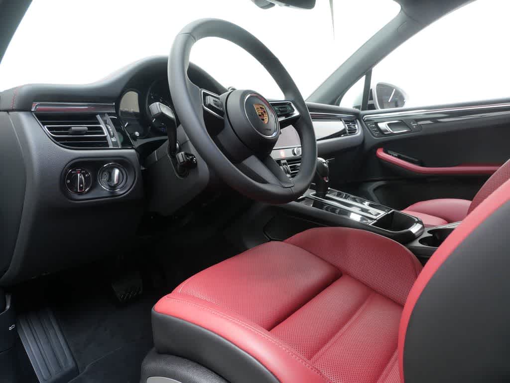 Thumbnail: 2026 Porsche Macan - 4