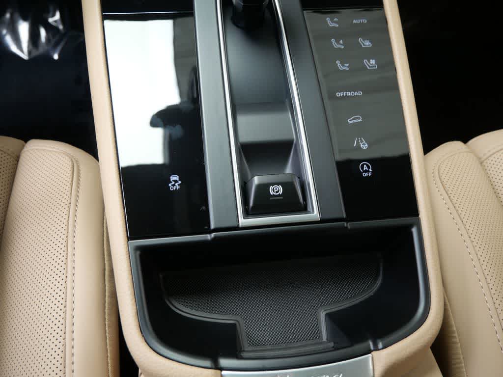 Thumbnail: 2026 Porsche Macan - 23