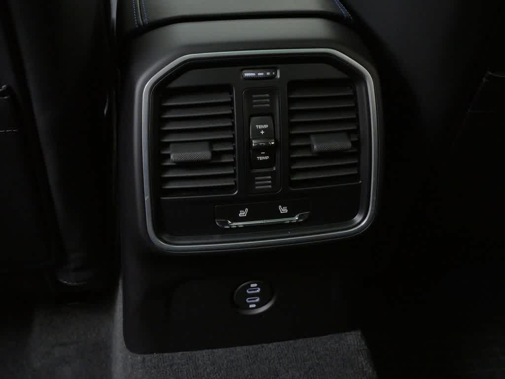 Thumbnail: 2023 Porsche Macan - 15