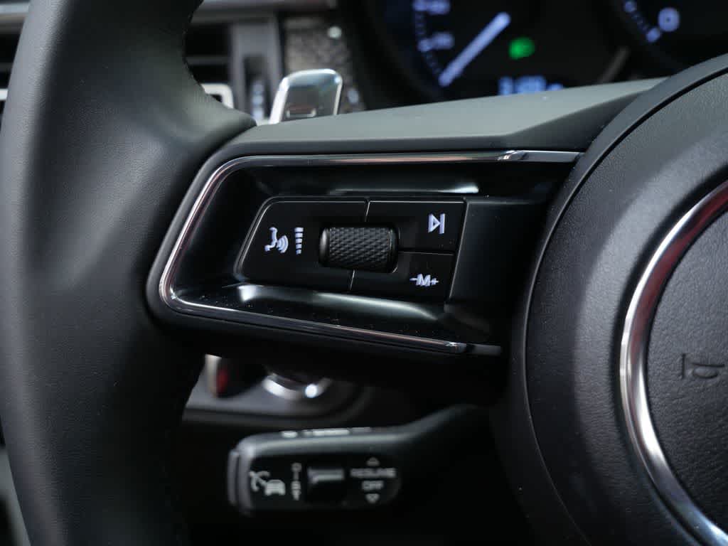 Thumbnail: 2025 Porsche Macan - 19