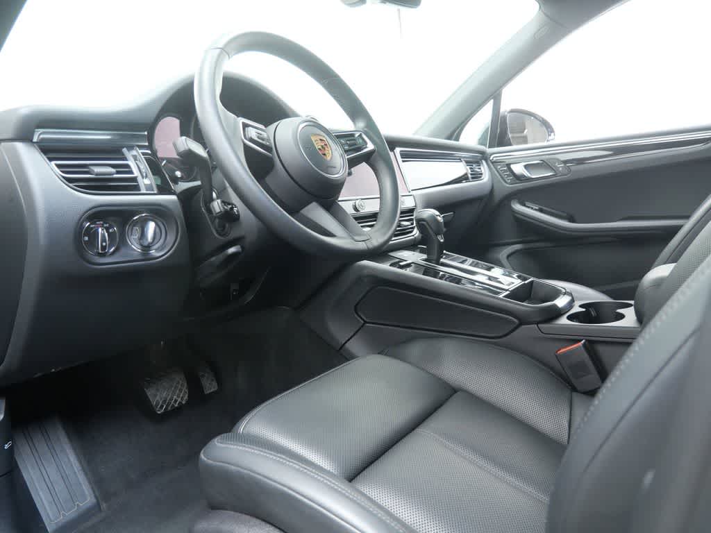 Thumbnail: 2024 Porsche Macan - 4