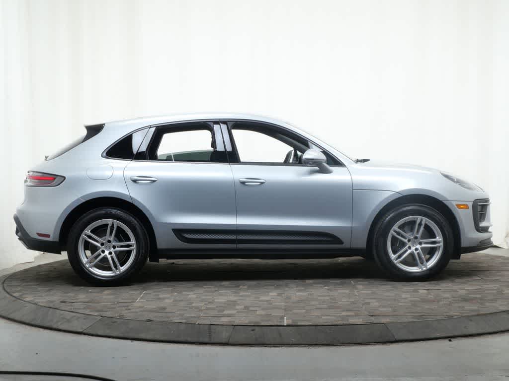 Thumbnail: 2025 Porsche Macan - 8