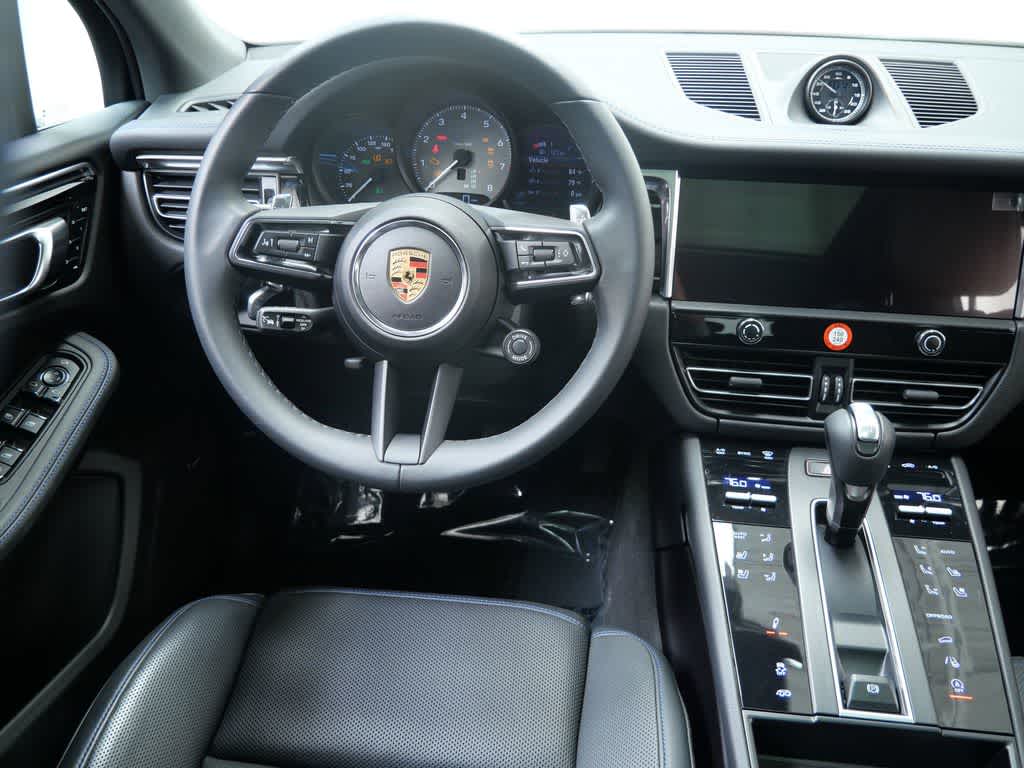 Thumbnail: 2023 Porsche Macan - 16