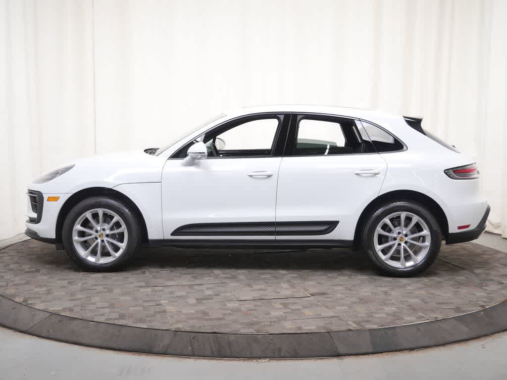 Thumbnail: 2026 Porsche Macan - 2