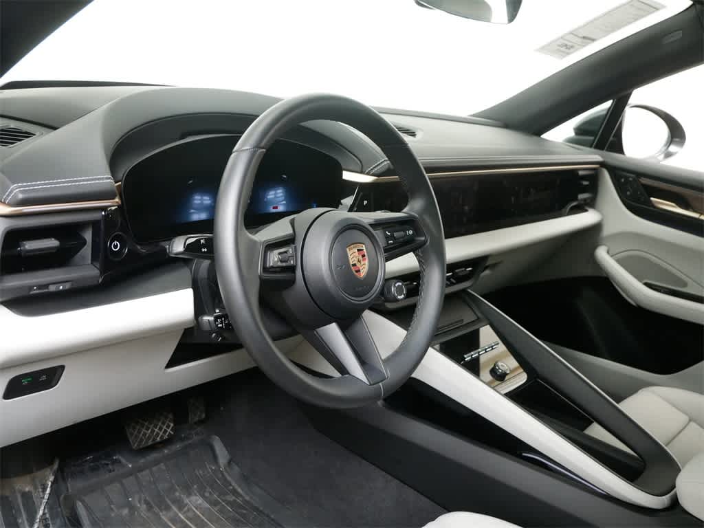 Thumbnail: 2024 Porsche Macan - 4