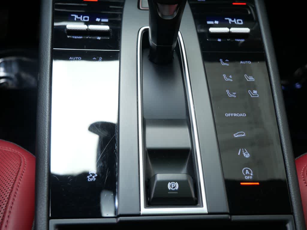 Thumbnail: 2022 Porsche Macan - 26