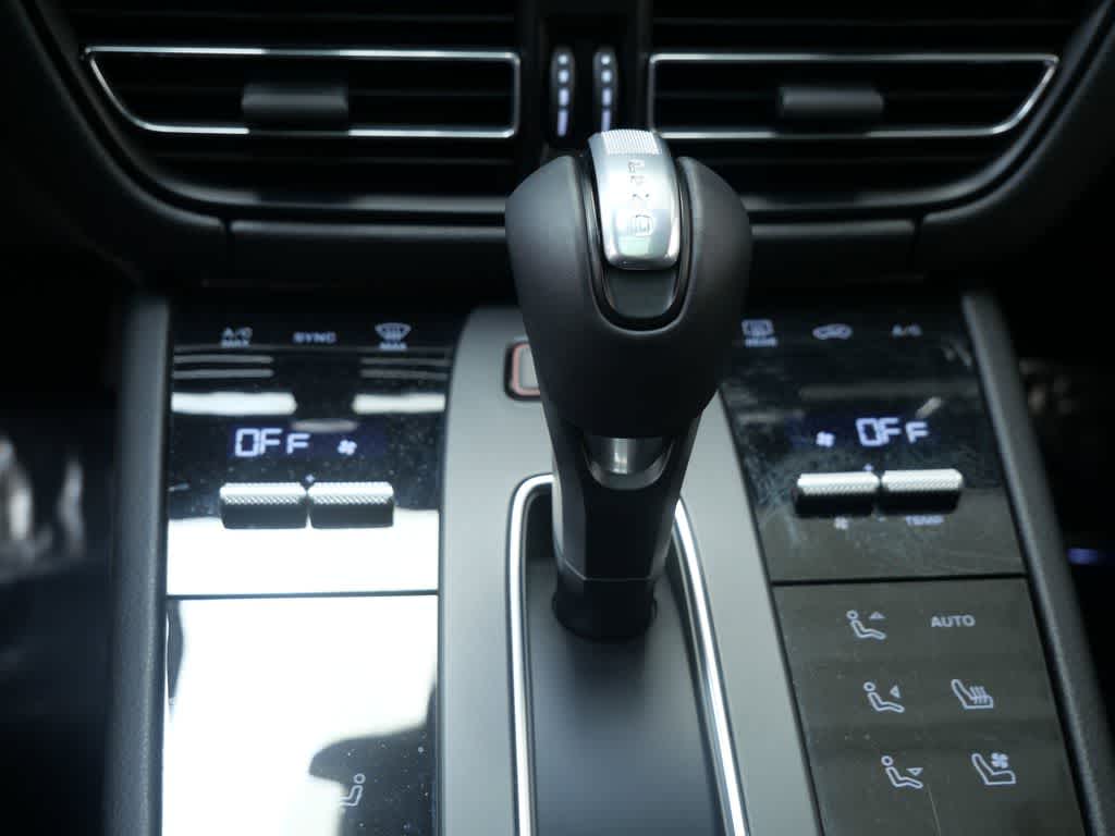 Thumbnail: 2026 Porsche Macan - 22