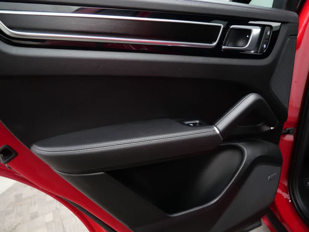 Thumbnail: 2023 Porsche Cayenne - 15