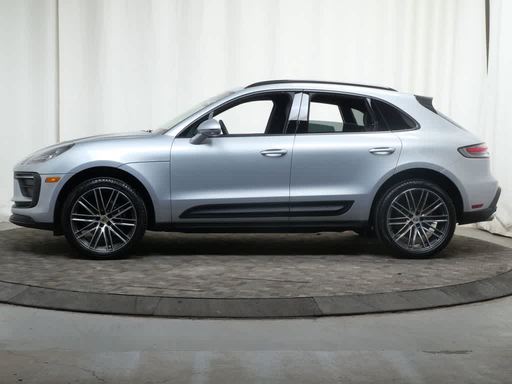 Thumbnail: 2026 Porsche Macan - 2