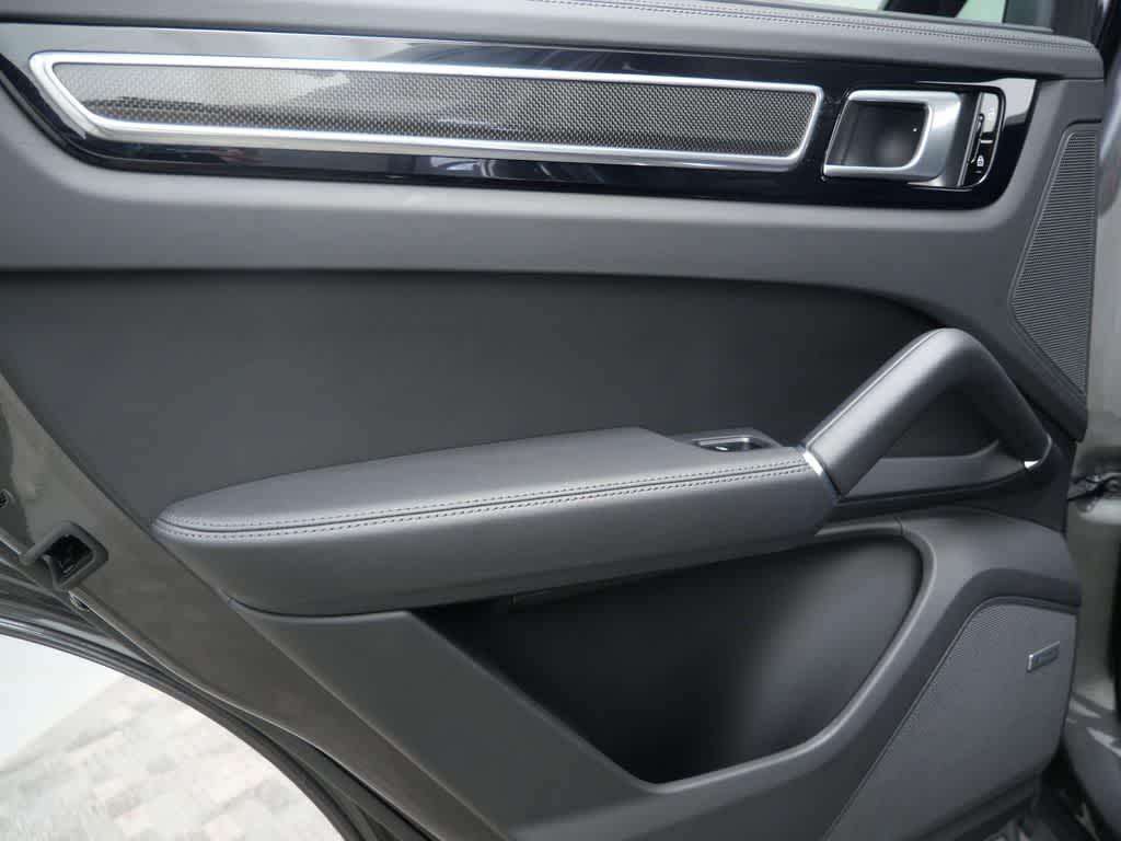 Thumbnail: 2021 Porsche Cayenne - 14