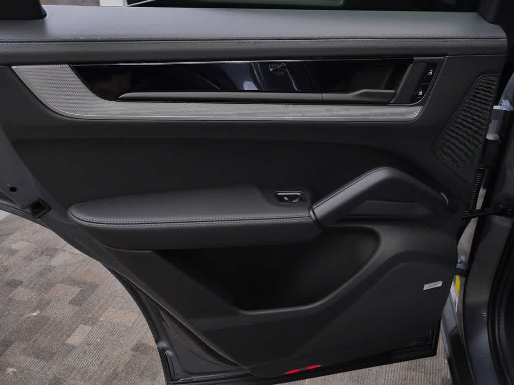 Thumbnail: 2026 Porsche Cayenne - 13