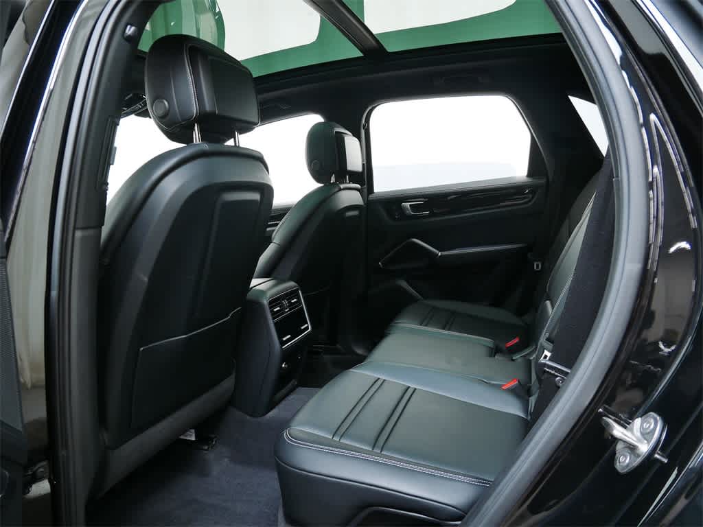 Thumbnail: 2023 Porsche Cayenne - 14