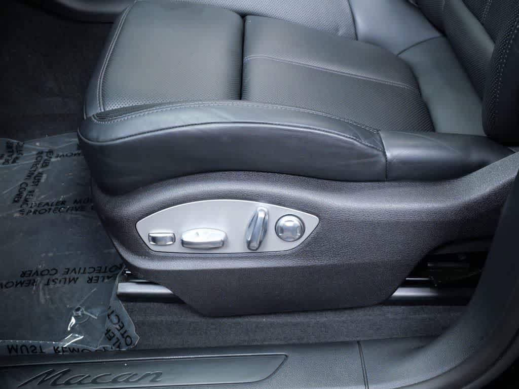 Thumbnail: 2025 Porsche Macan - 16