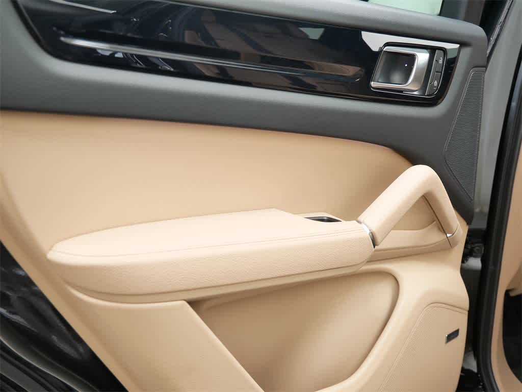 Thumbnail: 2023 Porsche Cayenne - 14