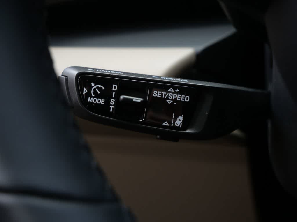 Thumbnail: 2026 Porsche Macan - 26