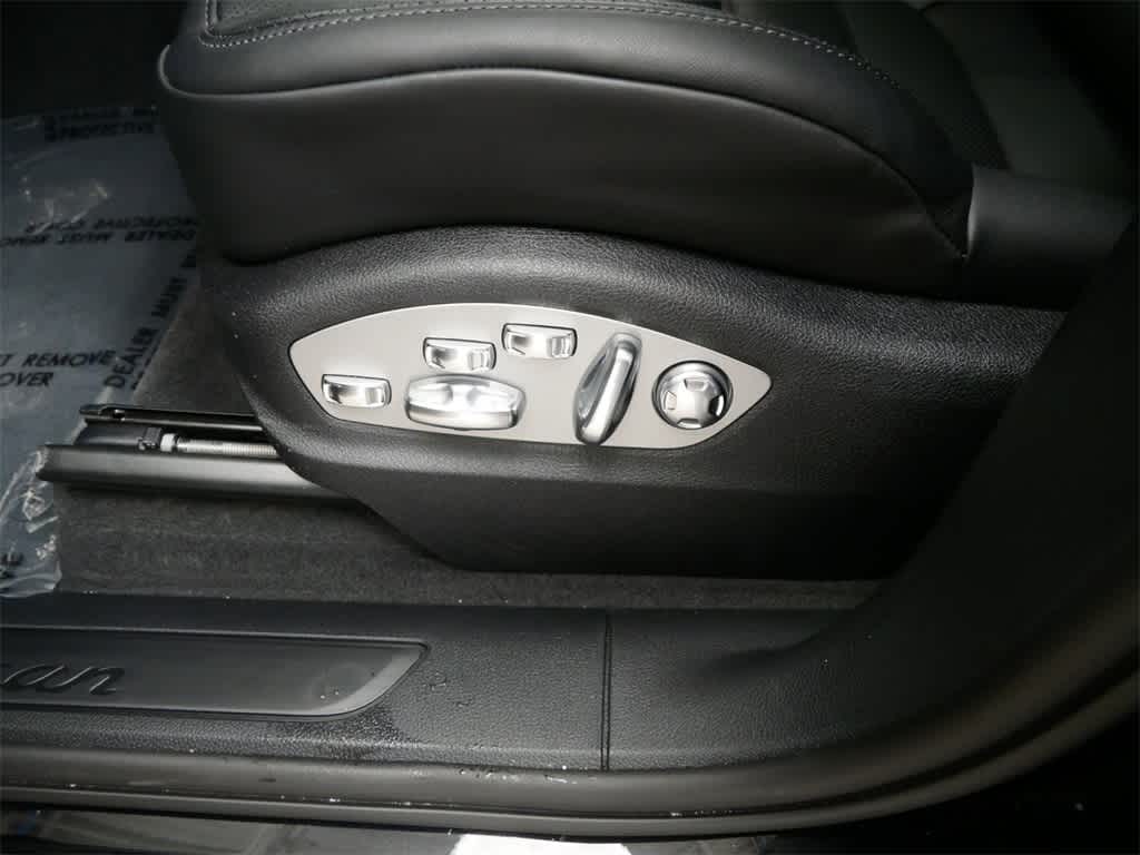 Thumbnail: 2025 Porsche Macan - 18