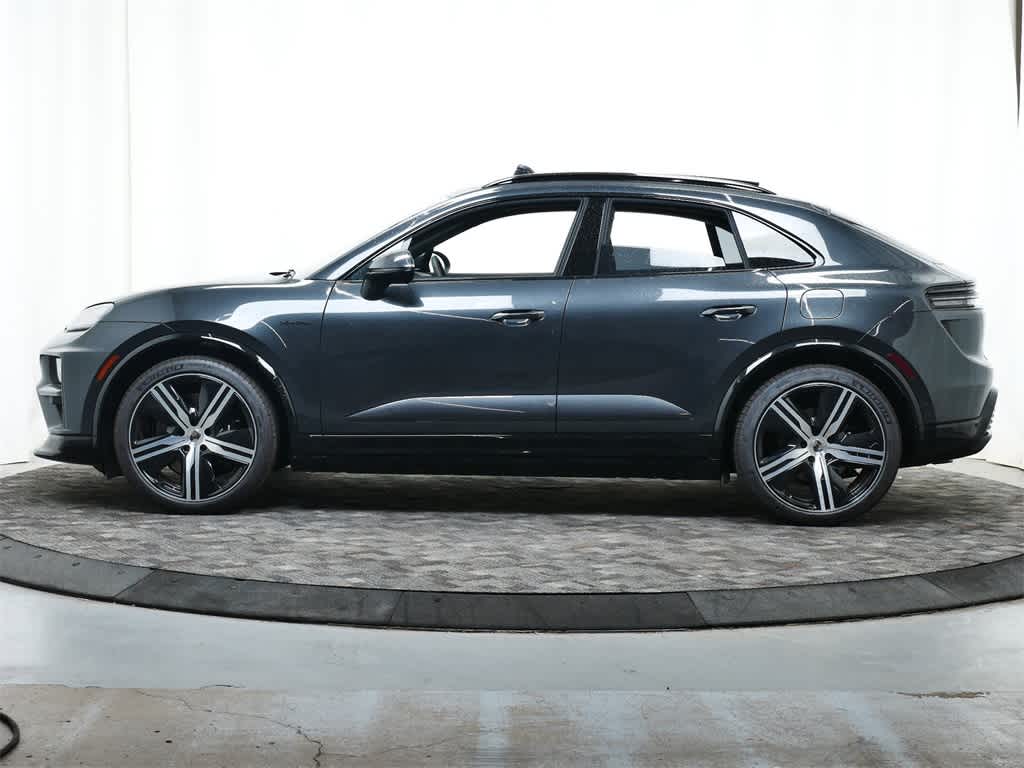 Thumbnail: 2025 Porsche Macan - 2