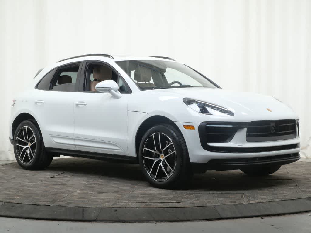 Thumbnail: 2026 Porsche Macan - 9