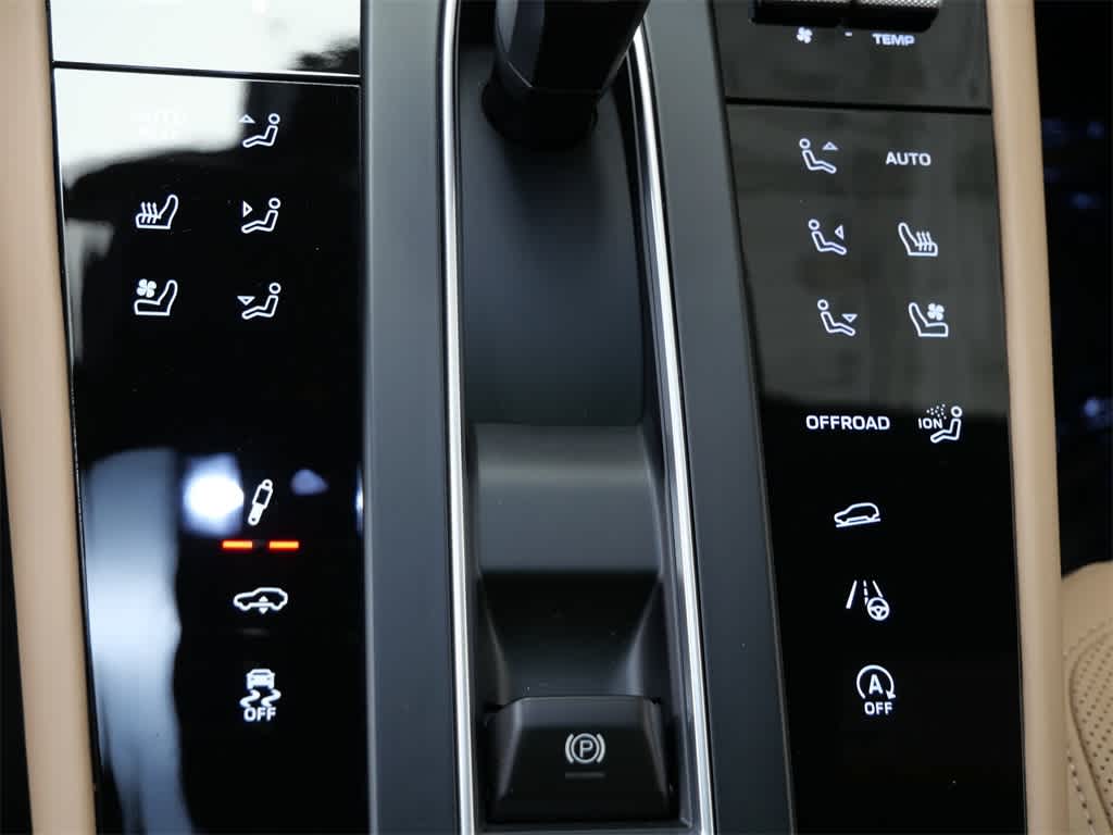 Thumbnail: 2026 Porsche Macan - 23