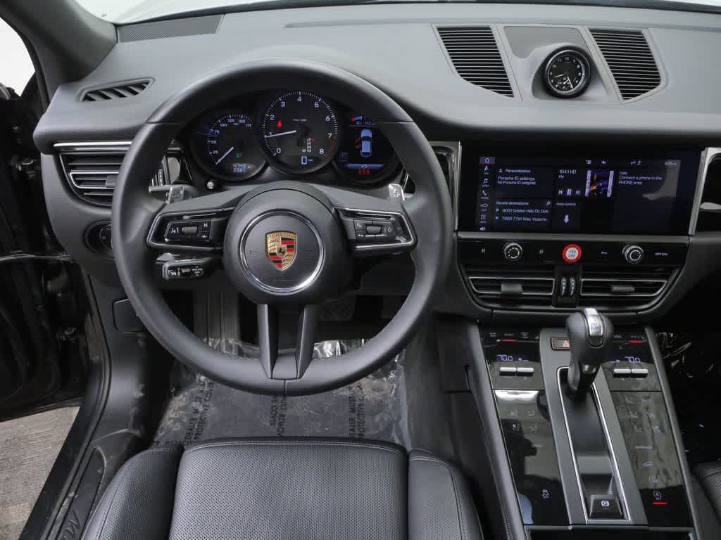 Thumbnail: 2025 Porsche Macan - 16