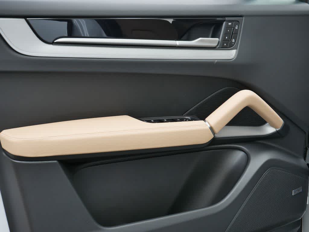 Thumbnail: 2026 Porsche Cayenne - 12