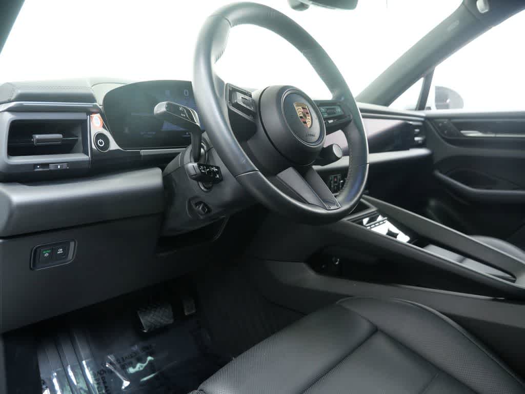 Thumbnail: 2024 Porsche Macan - 4