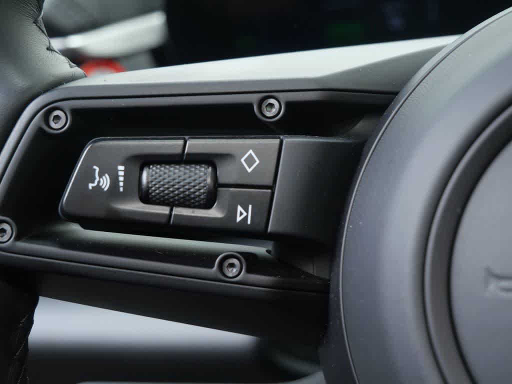 Thumbnail: 2025 Porsche Macan - 22